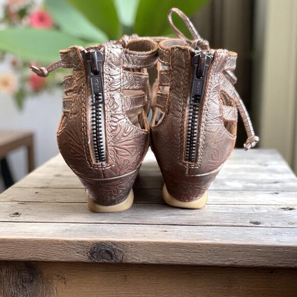 OTBT Nomadic Wedge Sandals Womens Size 8.5 Leather Pewter Color - Picture 8 of 13